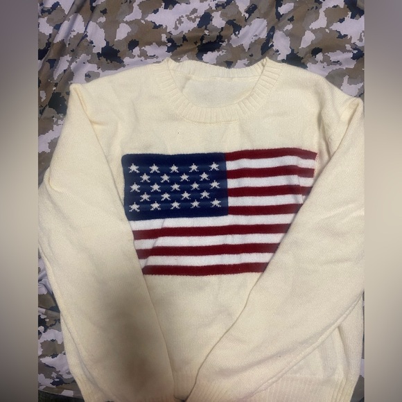 Brandy Melville Sweaters - Brandy Melville American sweater